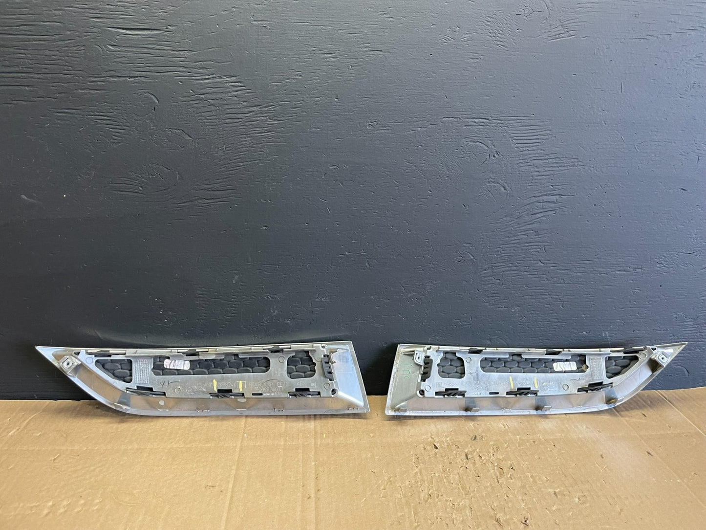 2013 to 2016 GMC Acadia Front Bumper Left+Right Set Grille Cover AB3243 DG3