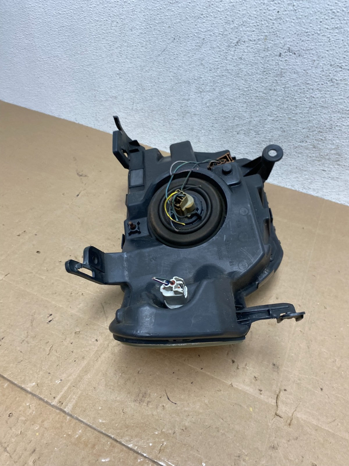 2008 to 2012 Ford Escape Headlight Left Driver Side Halogen AE5983 DW9