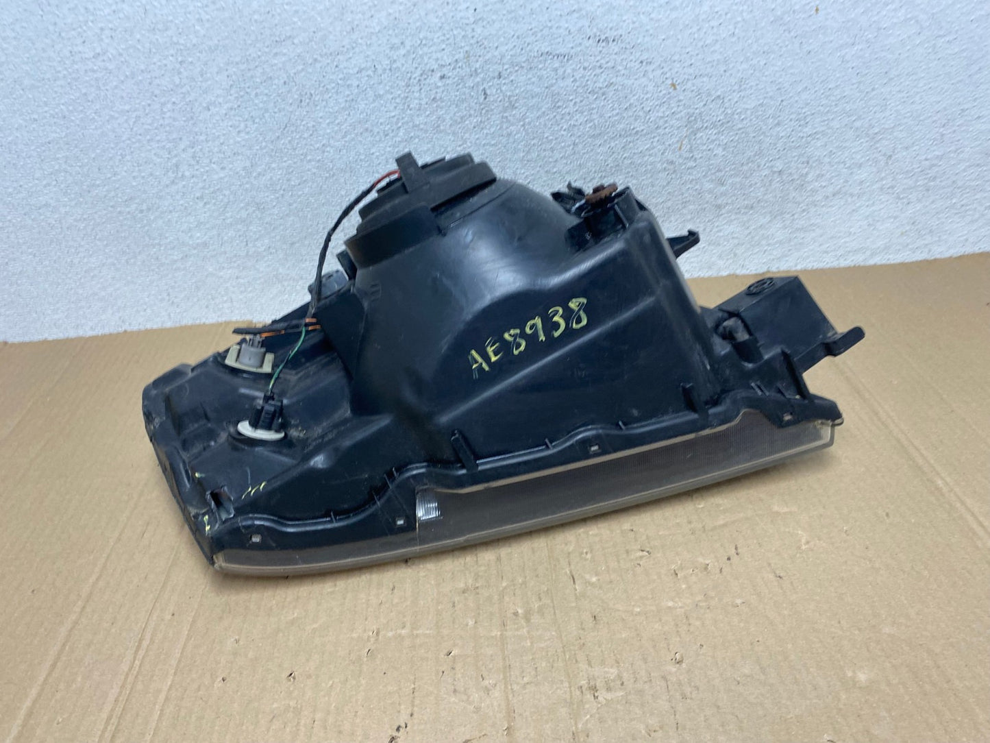 2000 to 2004 Mitsubishi Montero Pajero Left Driver LH Headlight AE8938 LK6