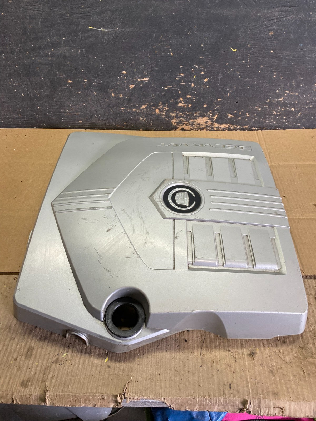 2004 to 2007  Cadillac CTS 3.6L Plastic Engine Cover Shield OEM x9583 DG2