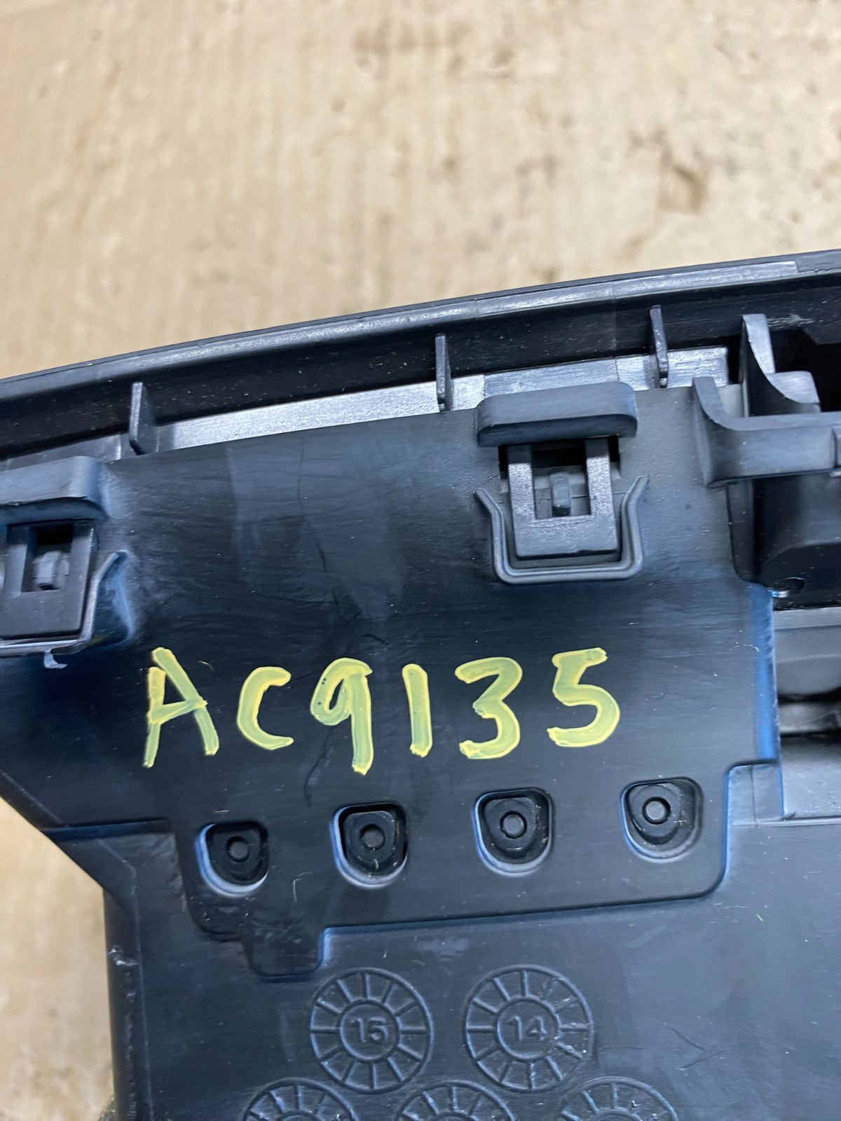 2013-2016 Chevrolet Malibu Center Radio Switch Air Vent Trim Bezel AC9135 DG5