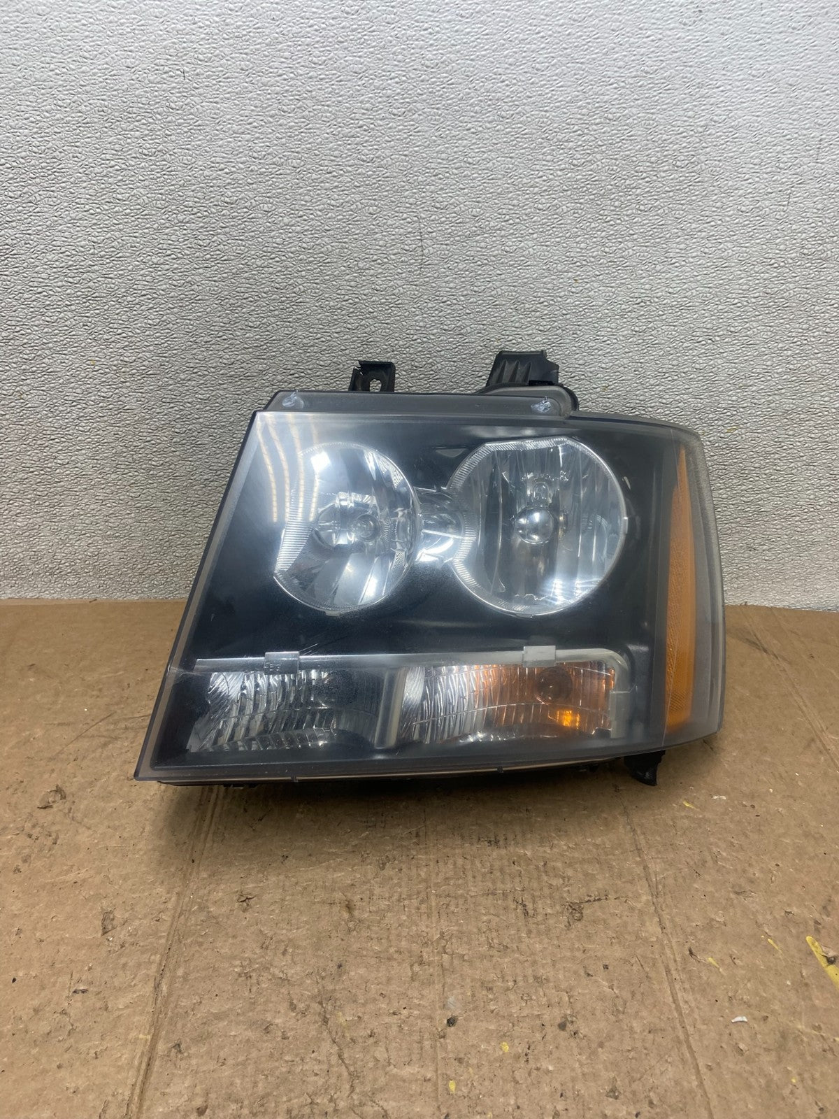 2007 to 2013 Chevrolet Suburban Tahoe Left Driver LH Headlight Oem AA36180