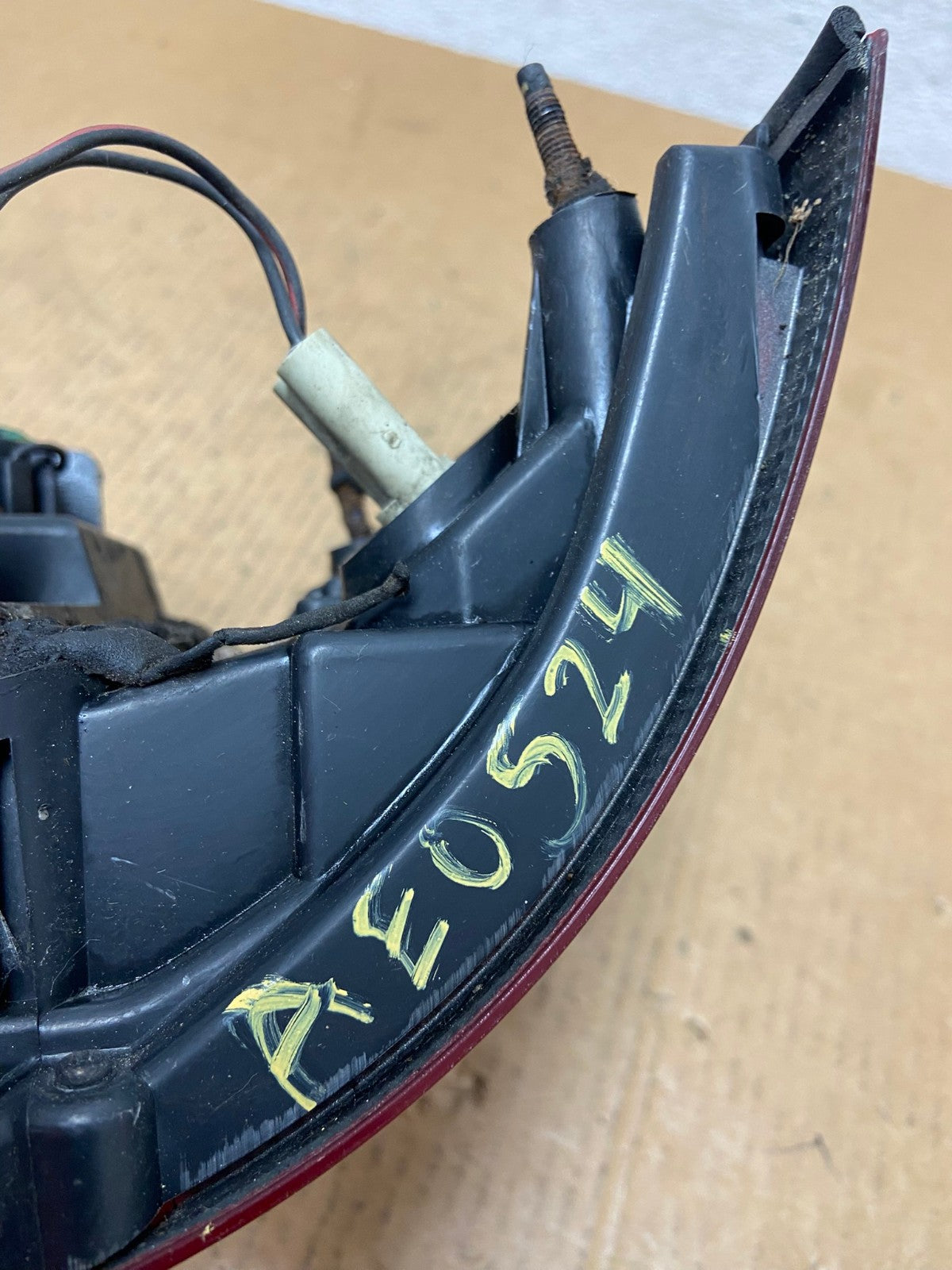 1997 1998 1999 Nissan Maxima Left Driver LH Side Tail light AE0524 LK7