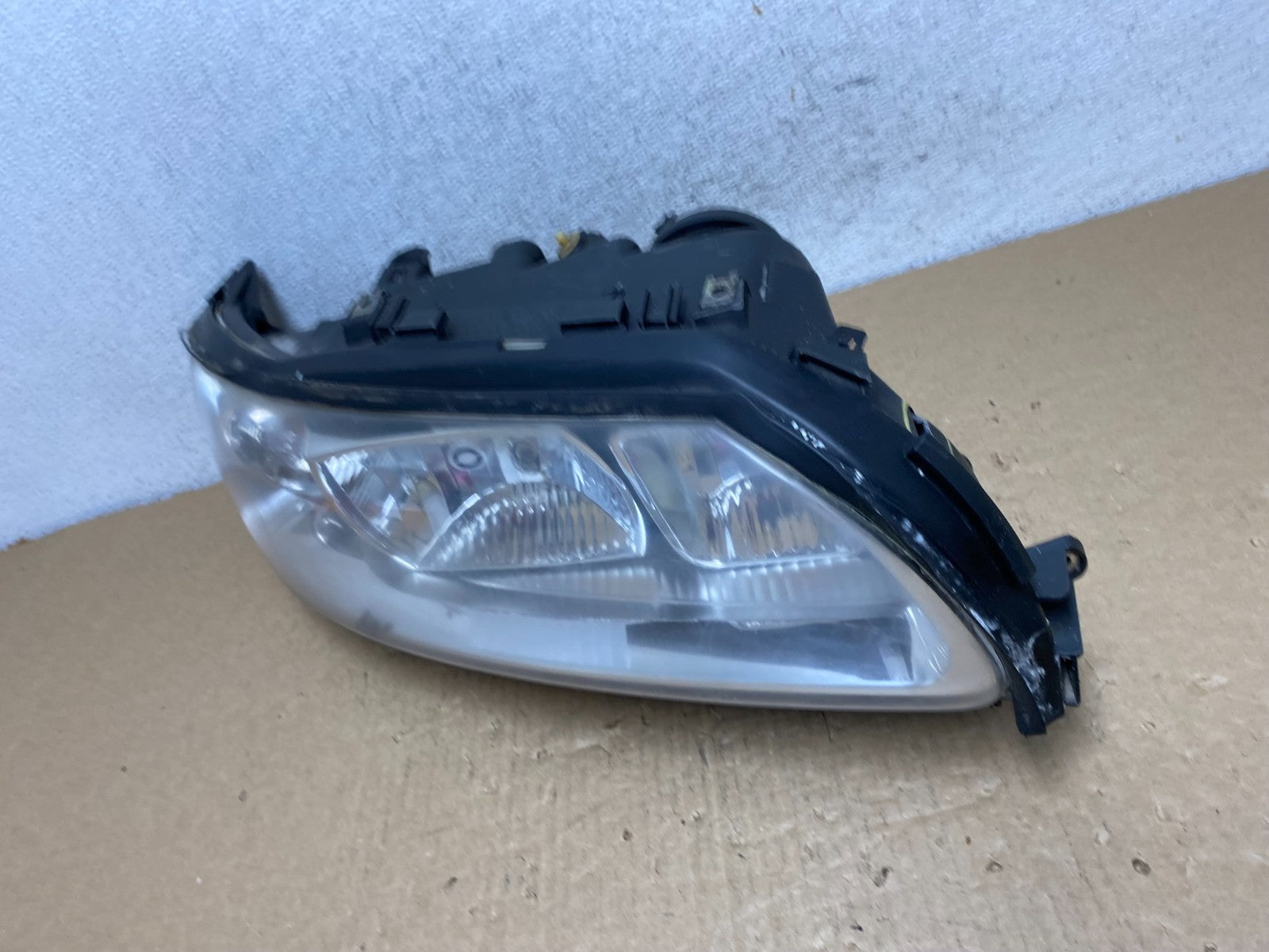 2005 to 2007 Volvo XC70 V70 Right Passenger RH Headlight AF7383 DW1