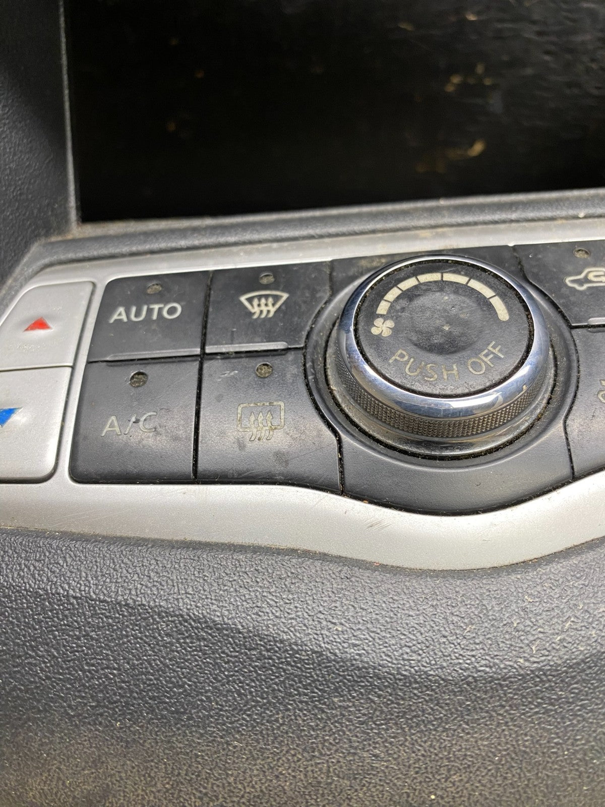 2009-2014 Nissan Maxima Center Console Climate Control Radio Bezel U5604 DG3