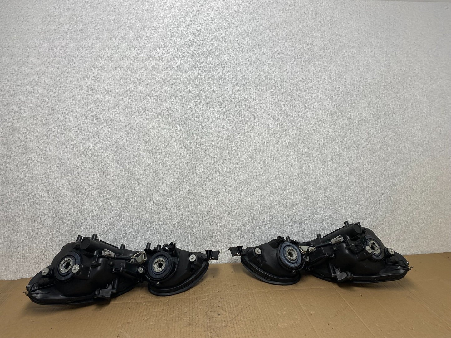 2001 to 2005 Lexus GS430 Gs300 Left+Right Headlights Halogen AB8250 DW8