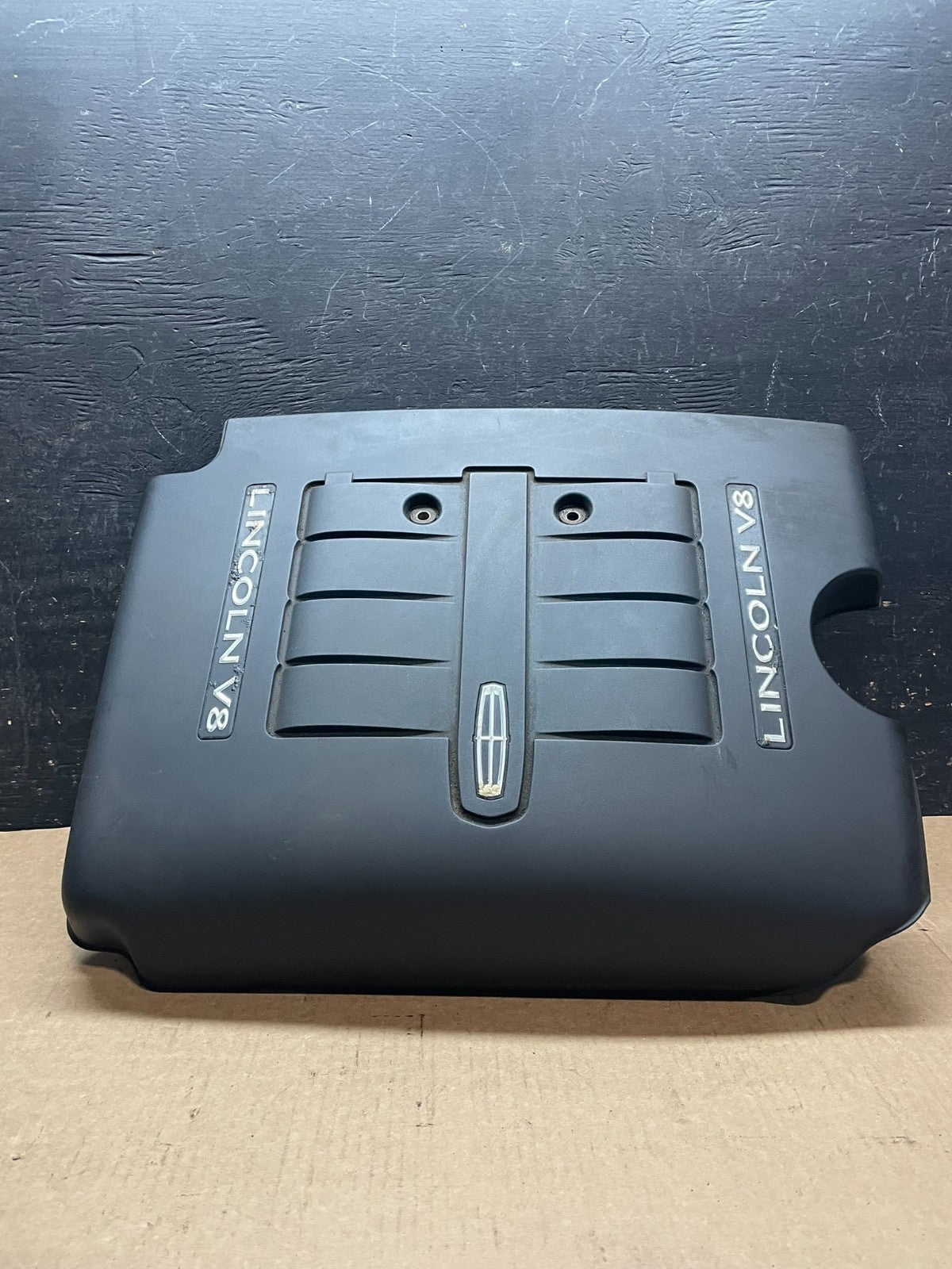 2002 to 2004  Lincoln Navigator 5.4L V8 Engine Motor Cover y9489 DG3