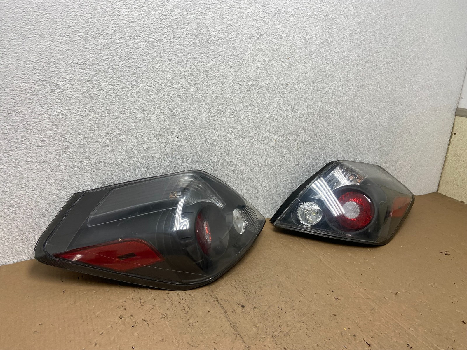 2007 to 2012 Nissan Altima Left Driver + Right Passenger Side Tail Lights AC73572
