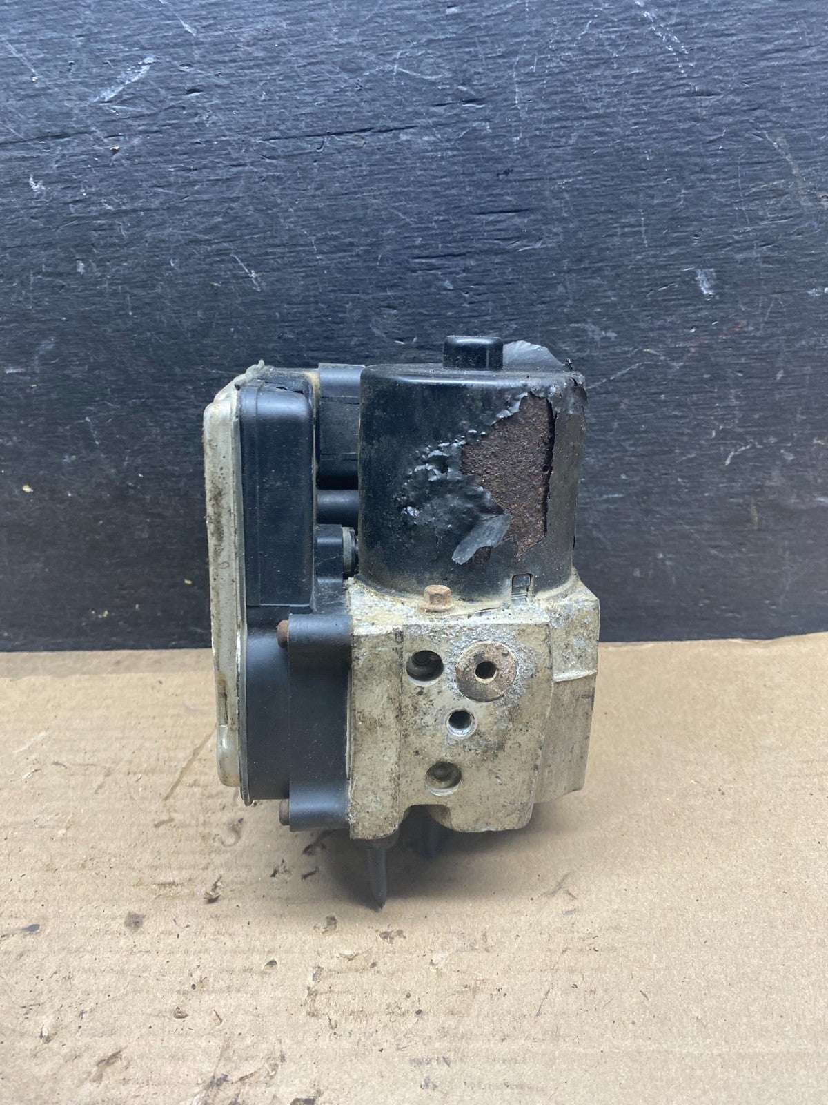 2004-2006 Chevrolet Express ABS Pump Control 13567115 Module q1426 DG3