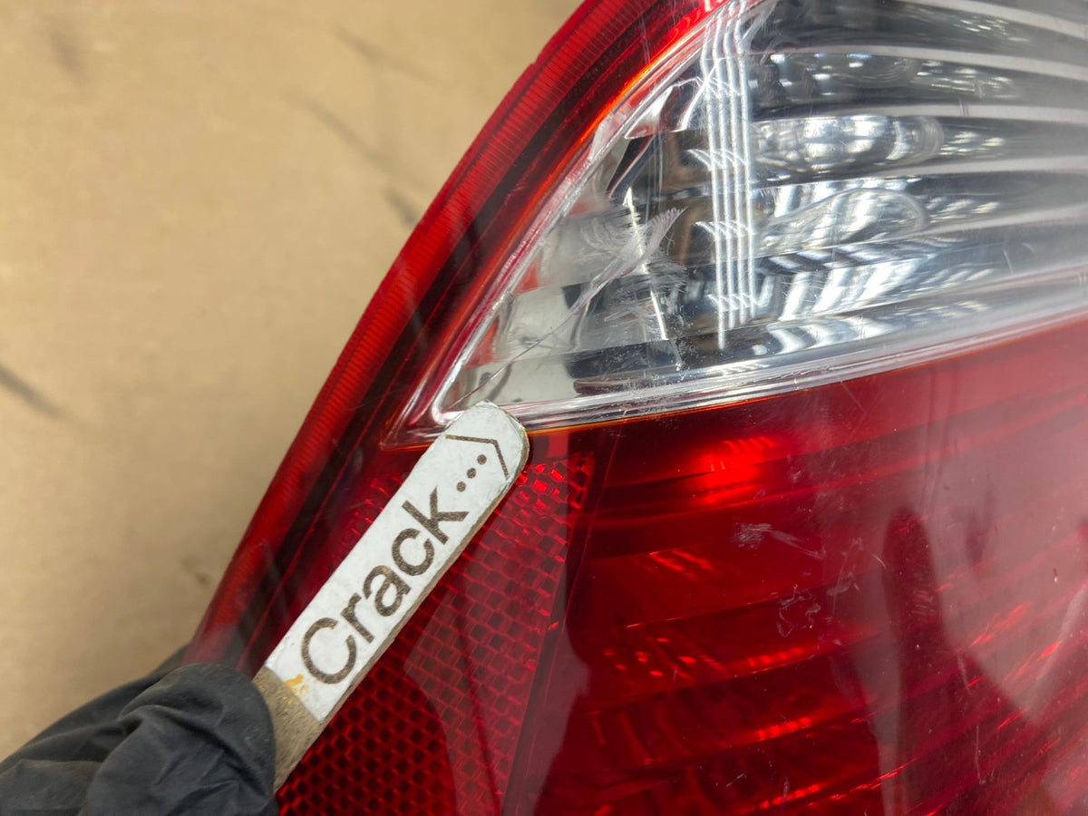 2005 2006 2007 Ford Focus Sedan Left Driver Side Tail Light AH4500 LK4