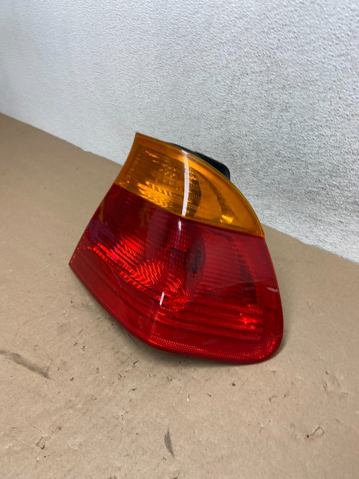 1999-2001 BMW 325i 330i E46 Right Passenger RH Side Tail Light AG40671