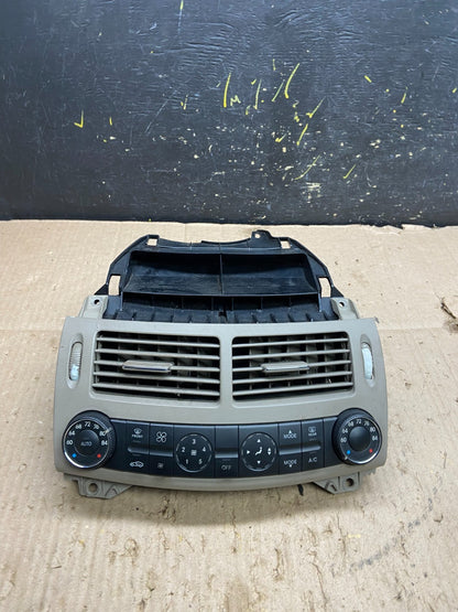 2007 - 2009 Mercedes W211 E550 E320 Center Console AC Heater Air Vent Y7907 DG0