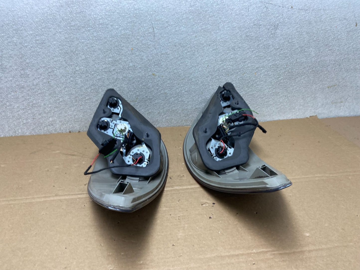 2006 to 2010 Mercedes W251 R-Class Left+Right Side Tail Lights AB4447 DW8