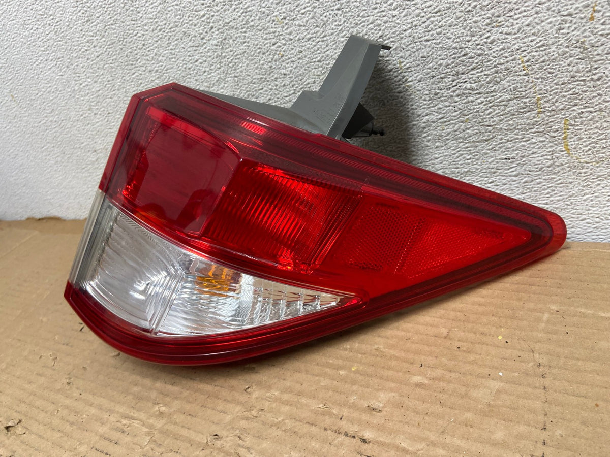 2011 to 2017 Nissan Quest Passenger Right Side Tail Light AH0620 LK2