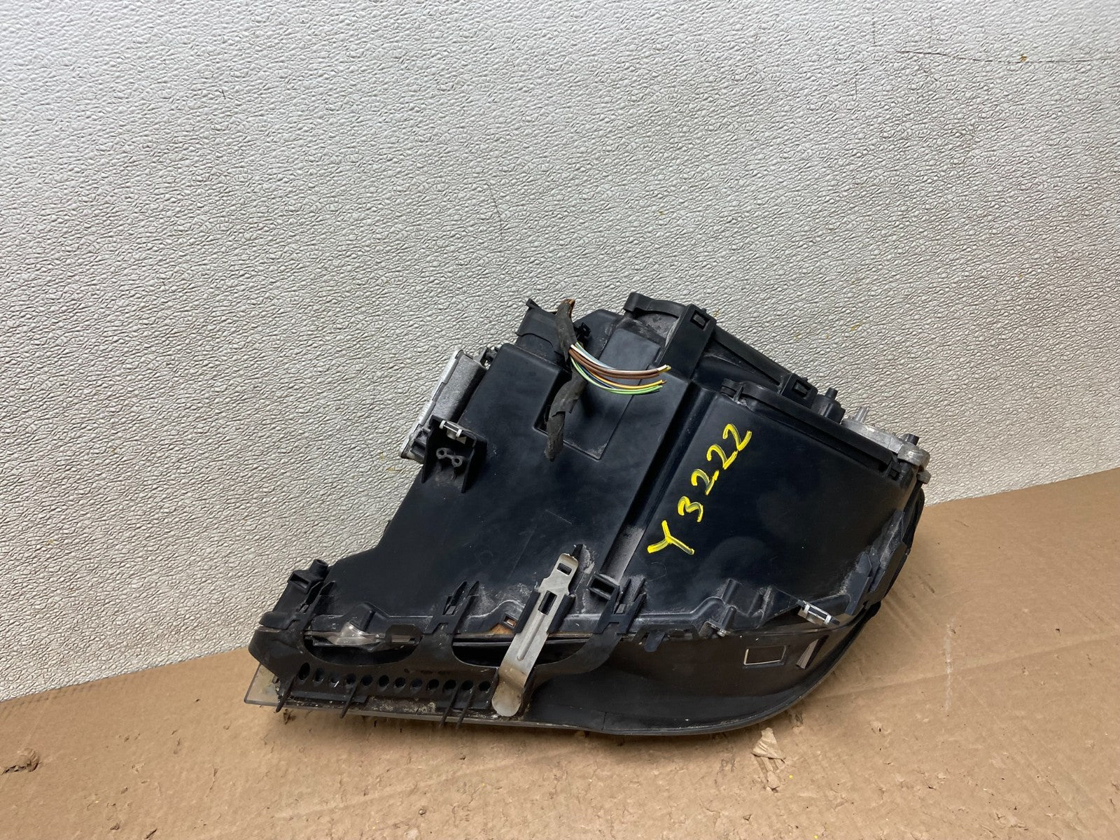 2009-2012 BMW 7-Series 740i 750i Right Passenger Xenon HID Headlight OEM Y32227
