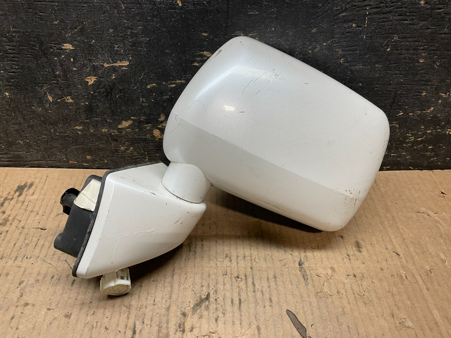 2004 - 2009 Mitsubishi Endeavor Left Driver LH Door View Mirror Y1230 MS0