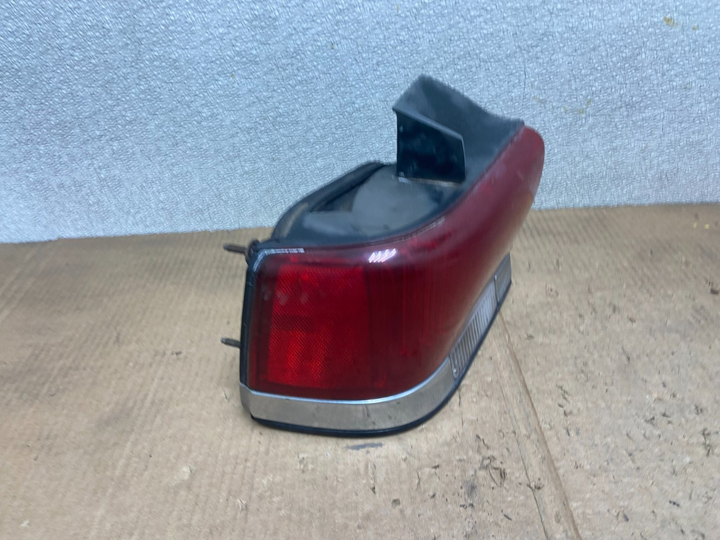1990 to 1993 Lincoln Continental Left Driver LH Side Tail Light AA6700 DG2