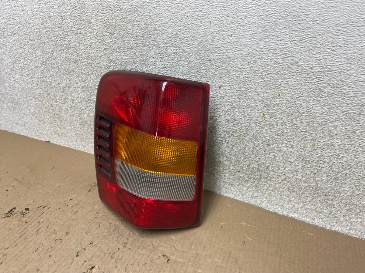 1999 - 2004 Jeep Grand Cherokee WJ Left Driver Lh Tail Light AH6026 LK2