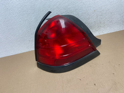 2003 - 2011 Ford Crown Victoria Left Driver Lh Side Tail Light AG6616 DW0