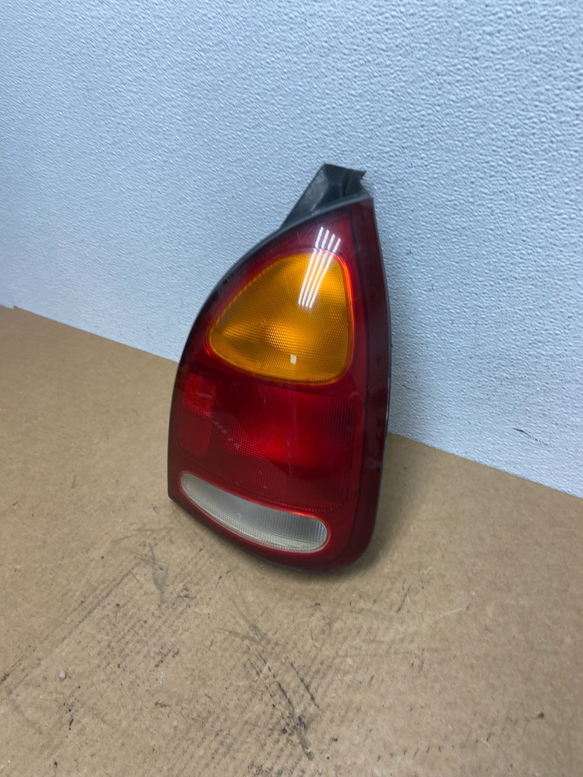 1996 to 2000 Hyundai Elantra Wagon Right Passenger Side Tail Light AC2927 DG1
