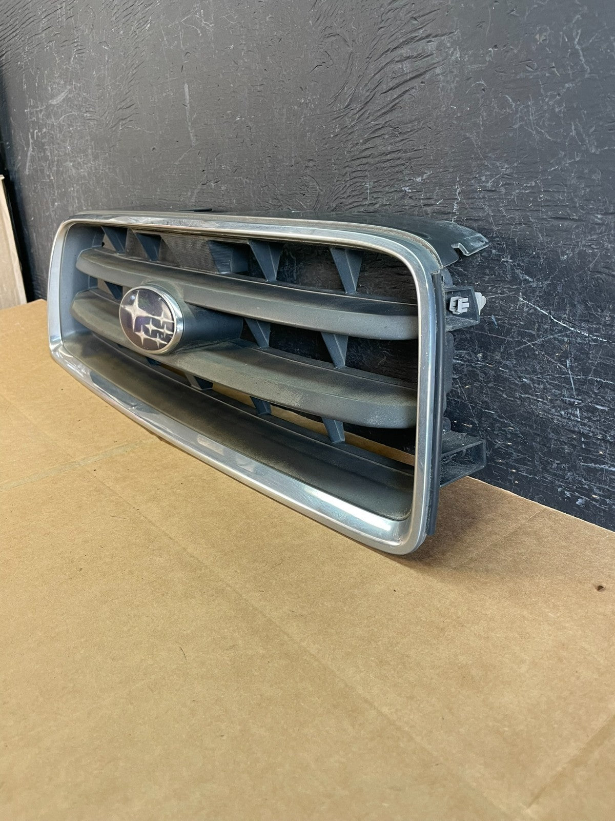 2003 to 2005 Subaru Forester Front Upper Grill Grille AE0827 DG1