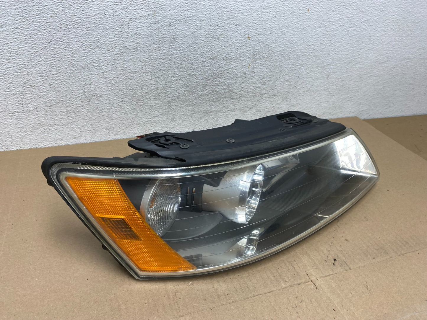 2006-2008 Hyundai Sonata Right Passenger Rh Side Headlight Halogen AE6637 DW2
