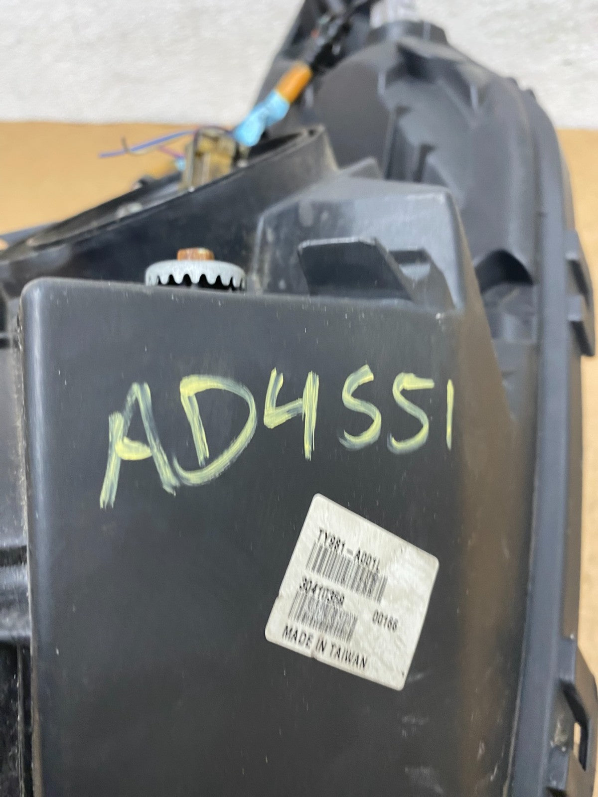 2006-2009 Toyota Prius Left Driver LH Side Blue Headlight Halogen AD4551 DW10