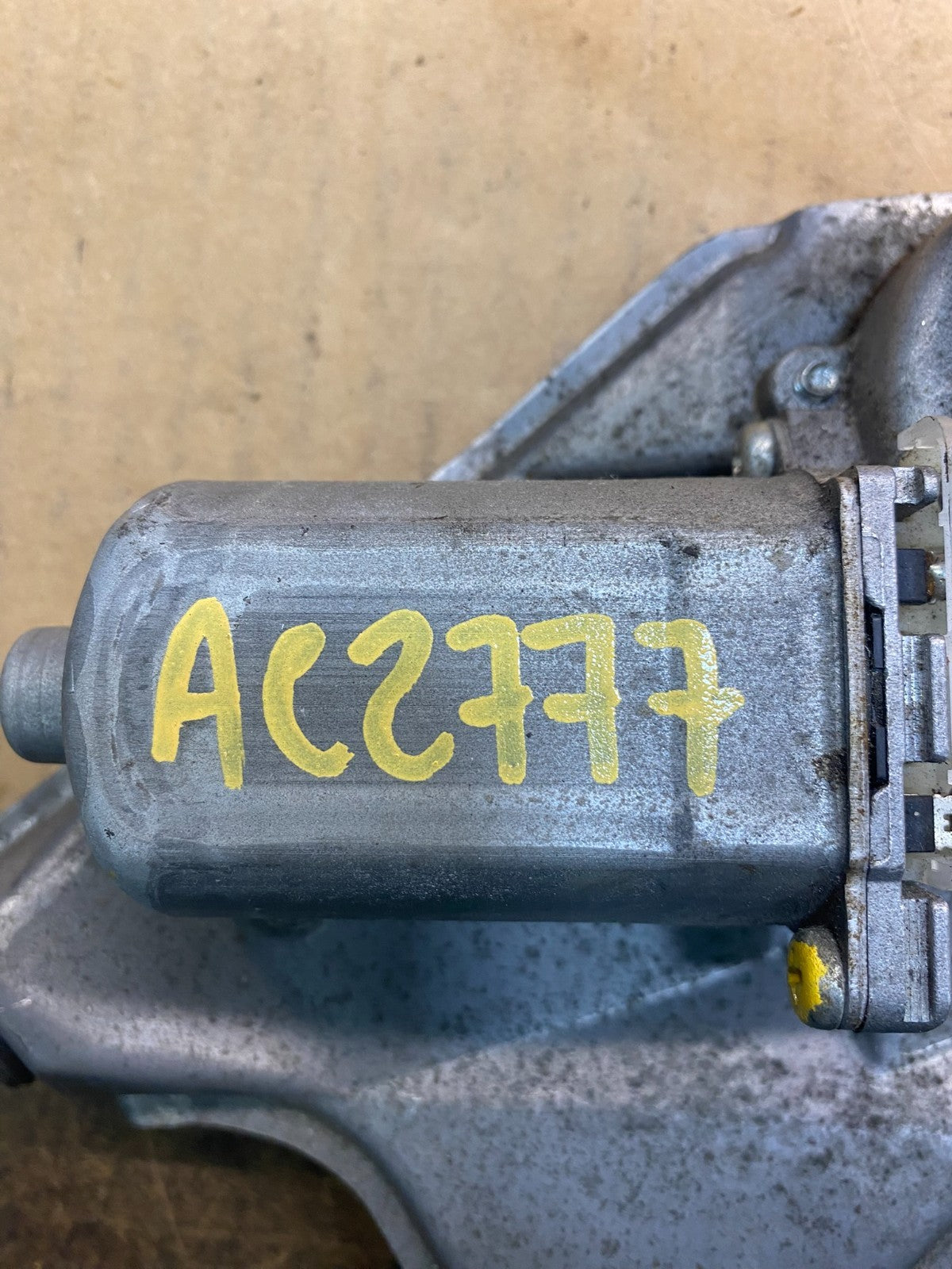 2004 to 2009 Toyota Prius Rear Wiper Windshield Motor ac2777 DG7