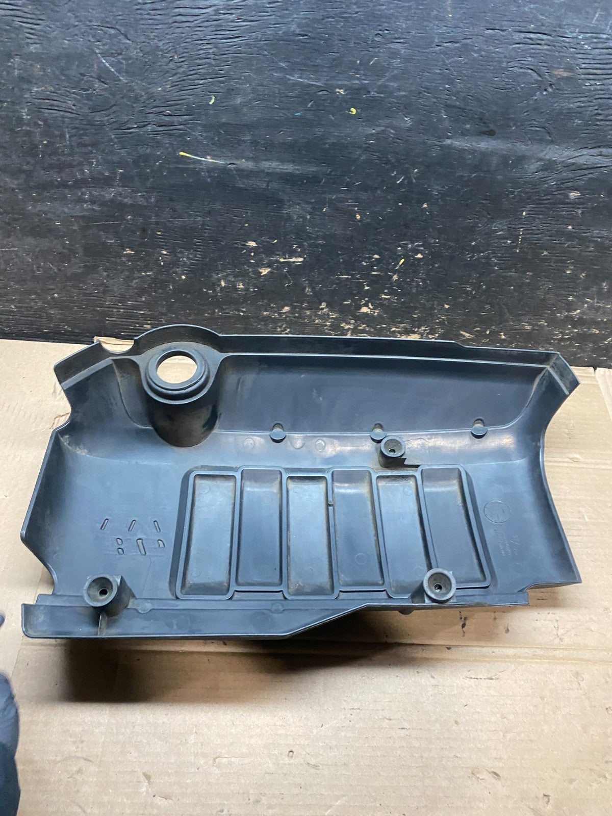 2007 to 2008 GMC Acadia 3.6L VVT Engine Cover Shield OEM v2666 DG4