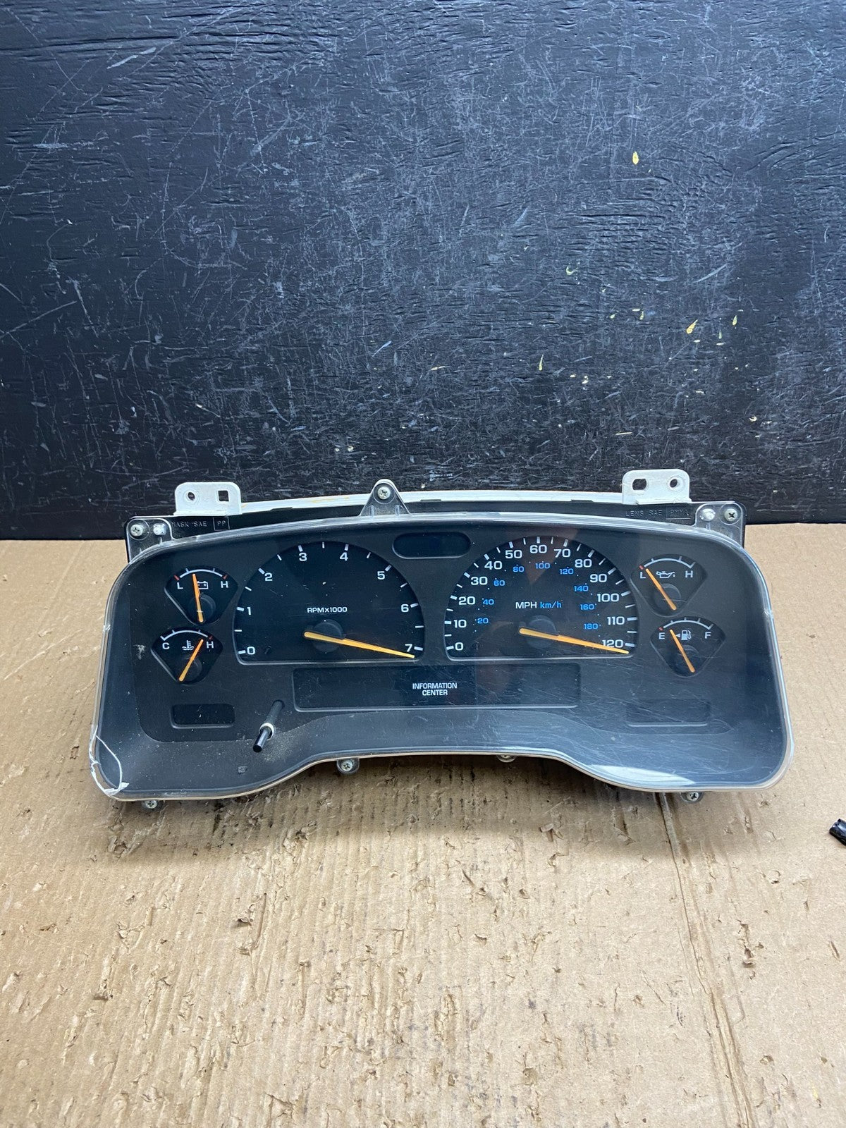 2001 2002 2003 Dodge Durango Speedometer Instrument Cluster Gauge AF16300
