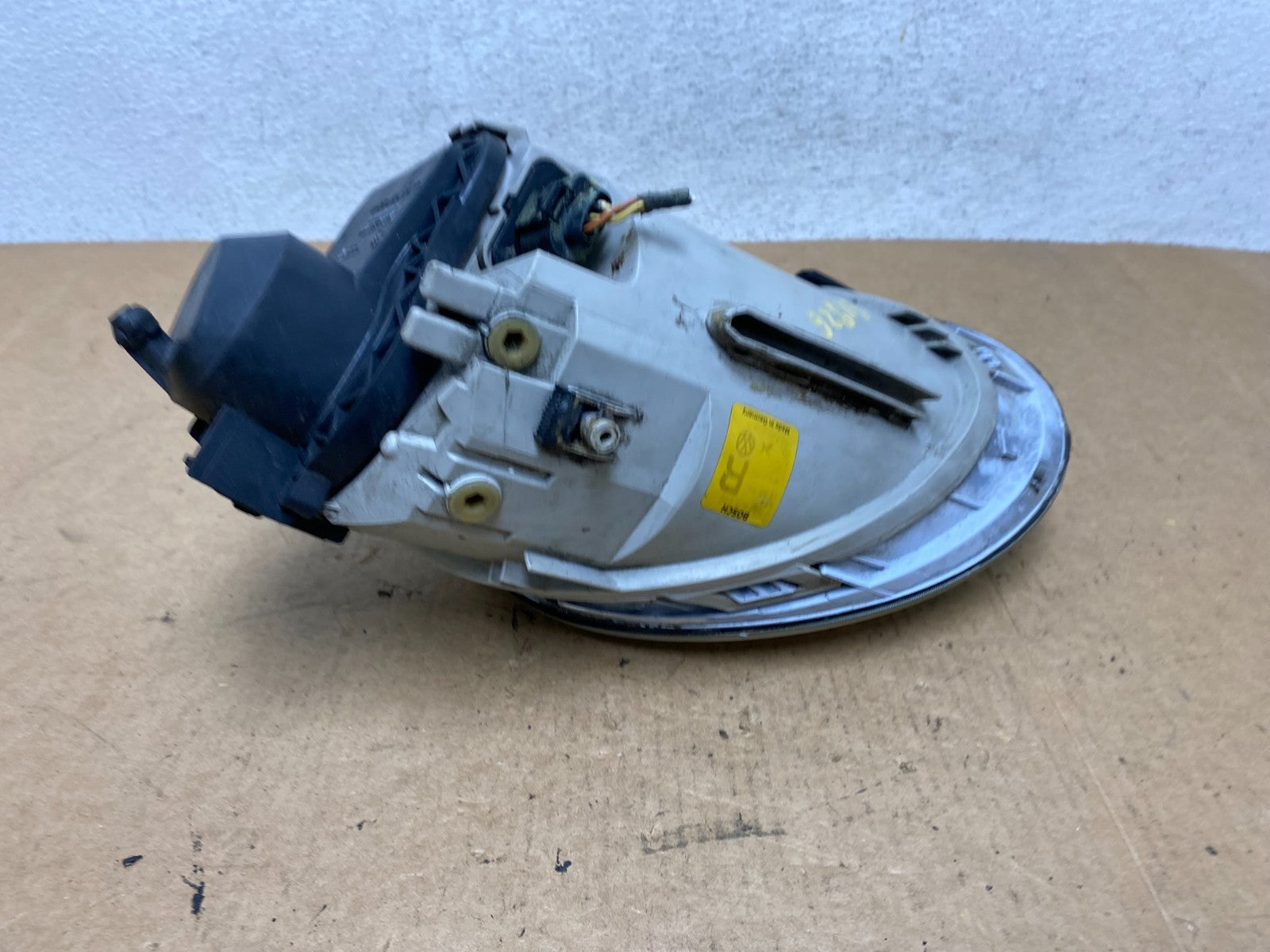 1998 to 2005 Volkswagen Beetle Right Passenger Side Headlight AE4826 DW8