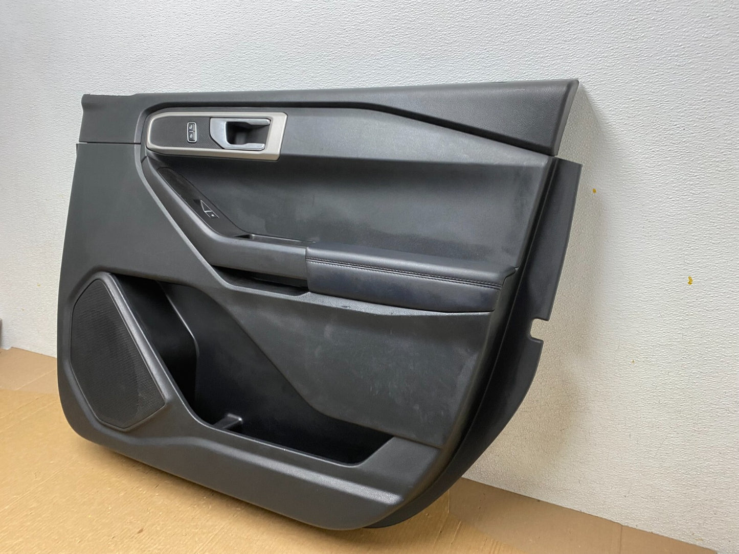 2020 to 2023 Ford Explorer Interceptor Front Right Side Door Panel G01501
