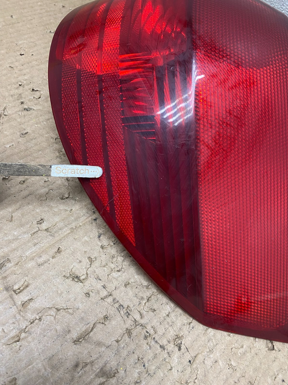 2004-2005 Toyota Sienna Right Passenger Rh Side Tail Light W7472 DW3