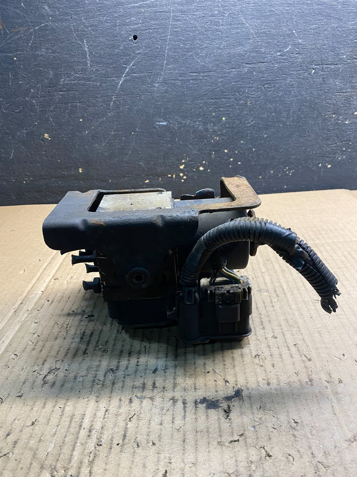 2004-07 Chevrolet Express ABS Pump Control OEM 13567136 Module AB2746 DG4