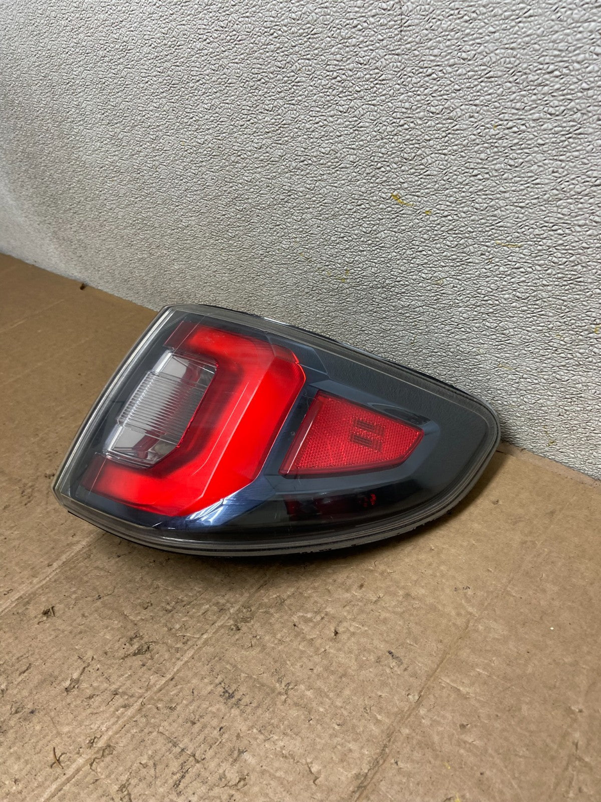 2013 to 2016 GMC Acadia Right Passenger RH Side Tail Light AA35581