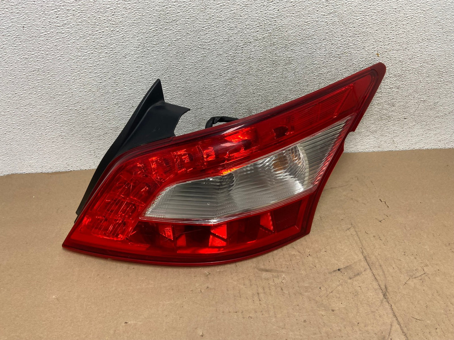 2009 2010 2011 Nissan Maxima Right Passenger RH Side Tail light AG4634 LK0