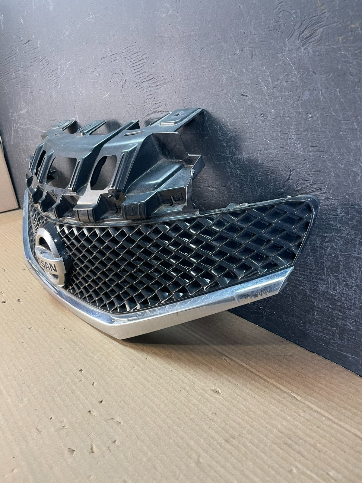 2015 - 2016 Nissan Versa Note Hatchback Front Upper Grill Grille AF3324 DG1