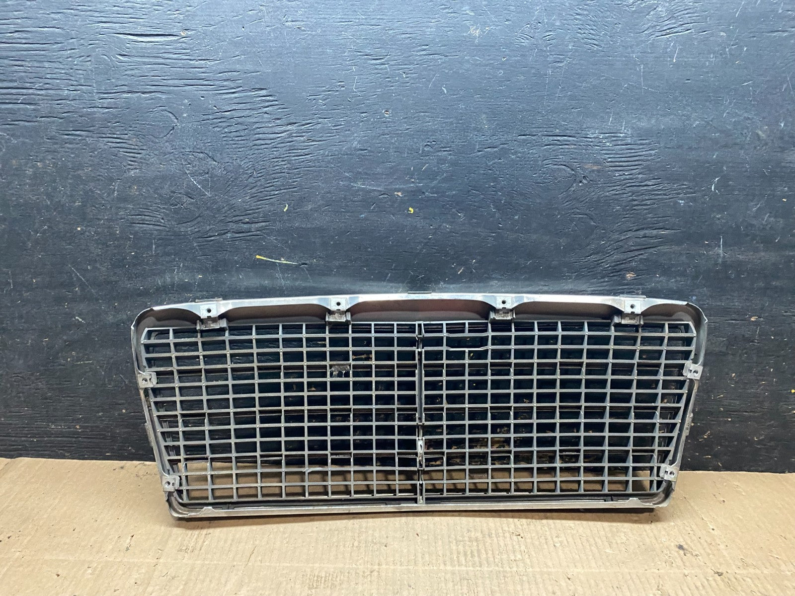 1994 to 1995 Mercedes Benz W124 E-Class Front Upper Grill Grille U6409 DG5
