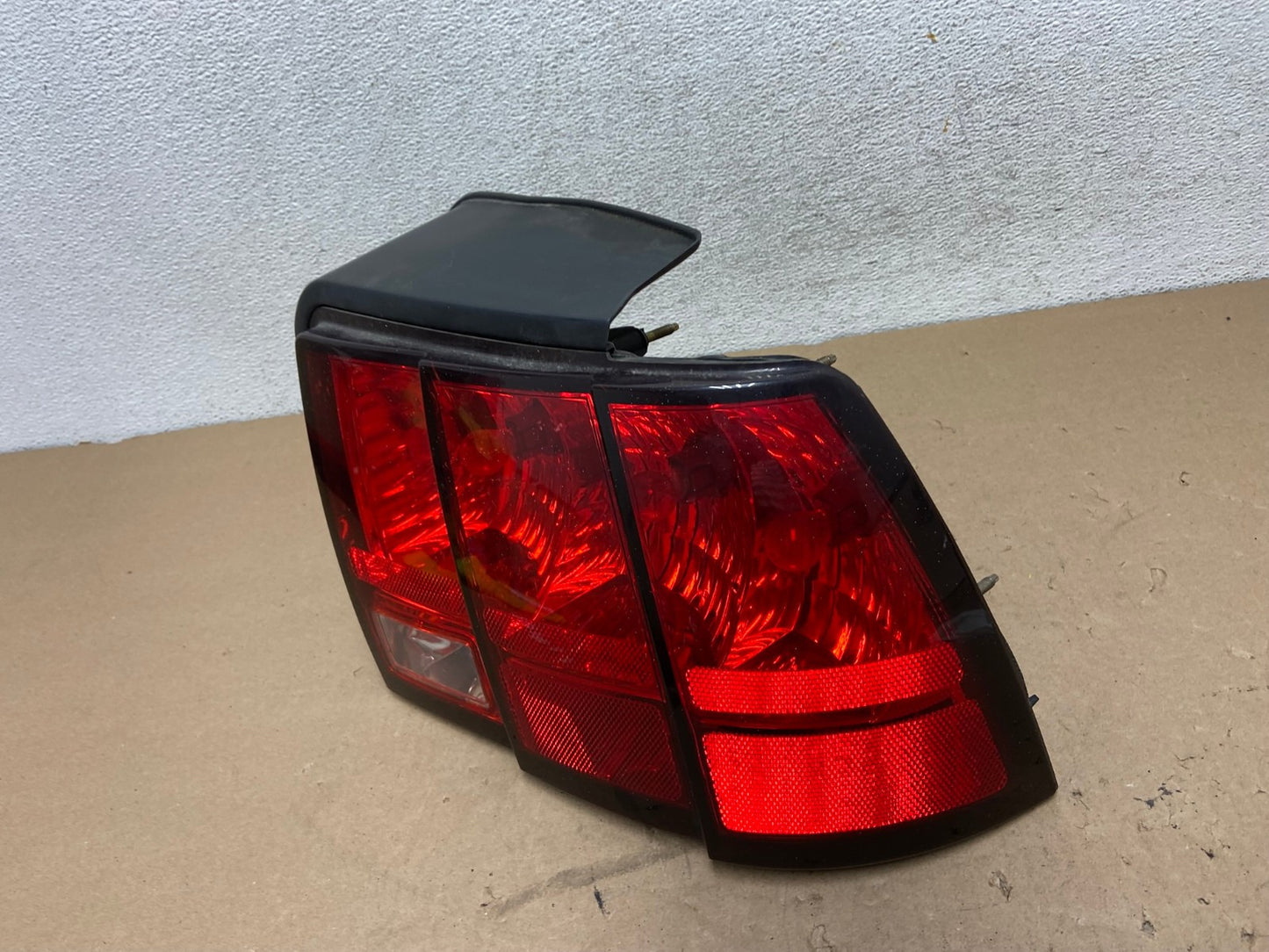 1999-2004 Ford Mustang Right Passenger Rh Side Tail Light AG4163 LK1