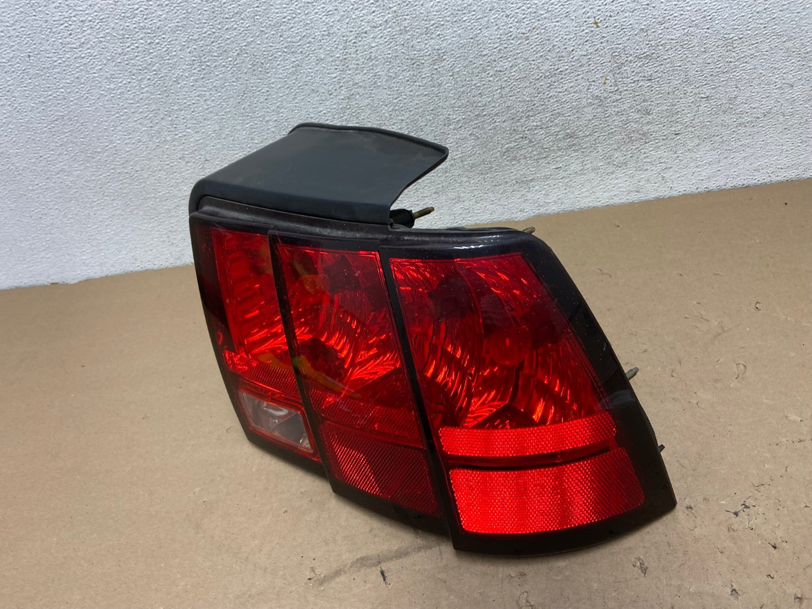 1999-2004 Ford Mustang Right Passenger Rh Side Tail Light AG4163 LK1