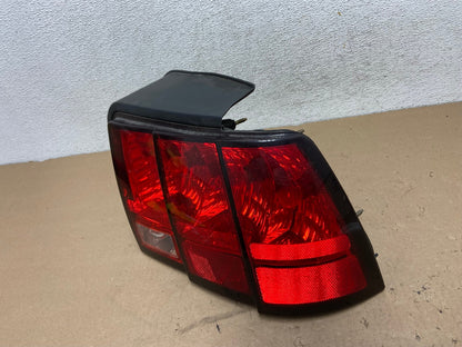 1999-2004 Ford Mustang Right Passenger Rh Side Tail Light AG4163 LK1