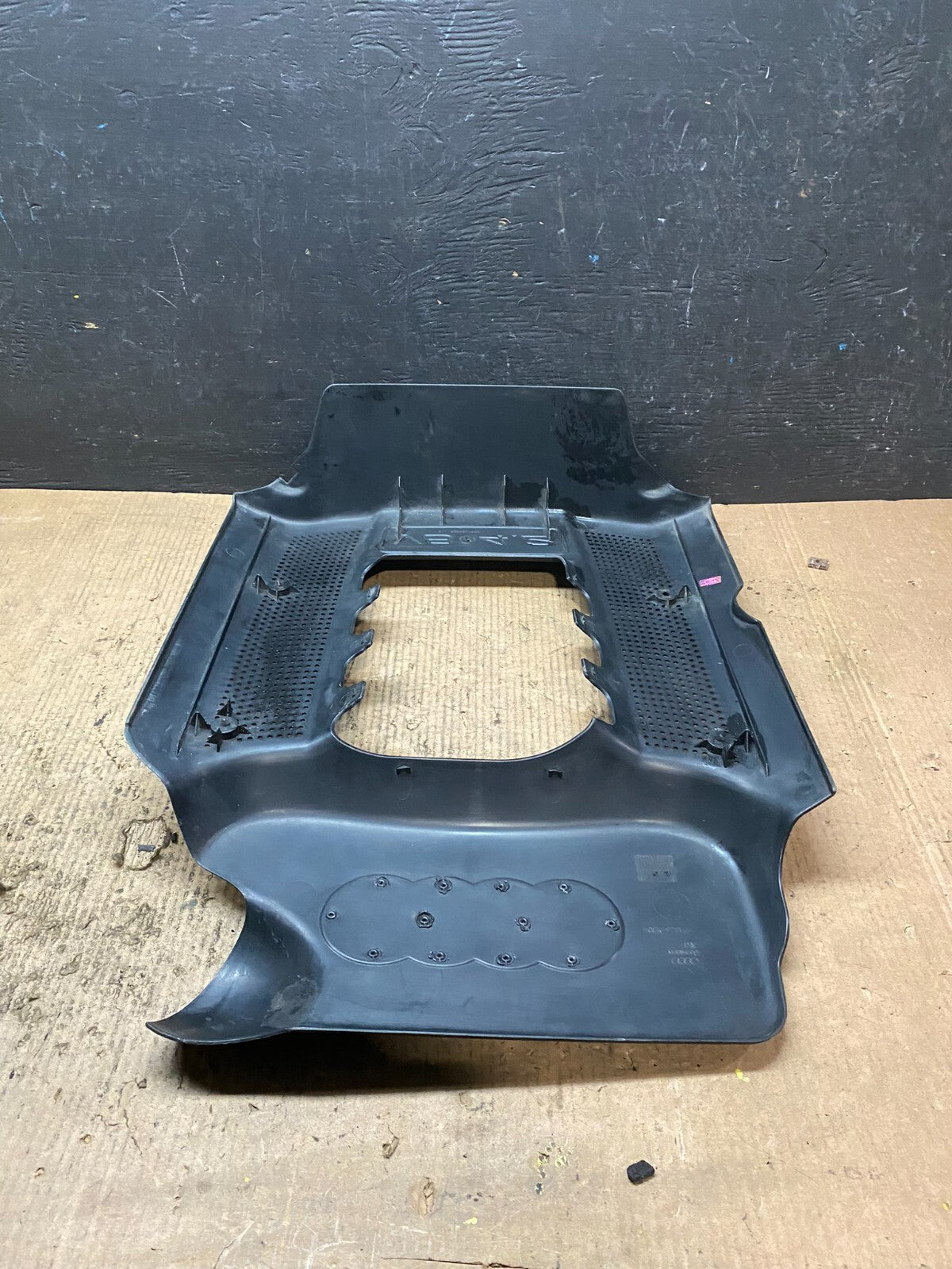2000 2001 2002 Audi A8 4.2L Center Engine Cover H6922 PS5