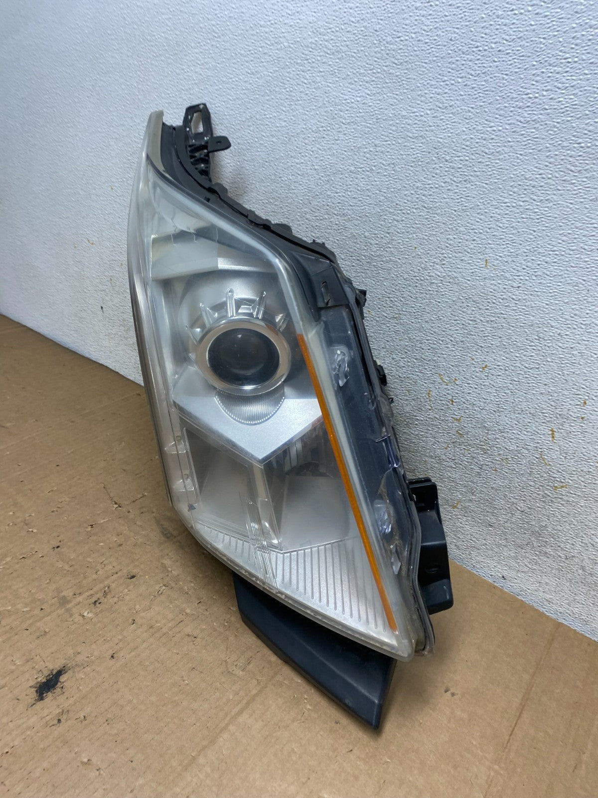 Halogen 2010 to 2016 Cadillac SRX Right Passegner Side Headlight AI8924 DW1