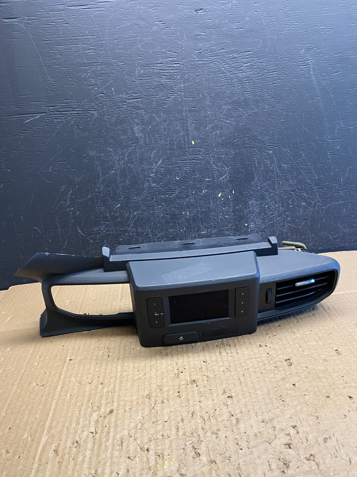 2020 to 2023 Ford Explorer Console Radio Display Screen Air Vents ad1889 DG0