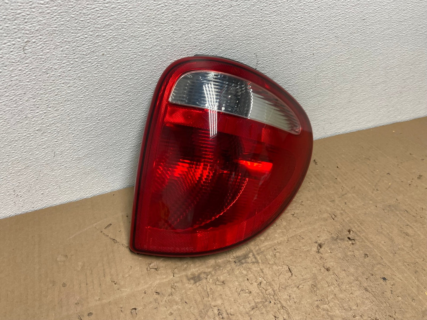 2004 - 2007 Dodge Grand Caravan Right Passenger Side Tail Light AC0273 LK2