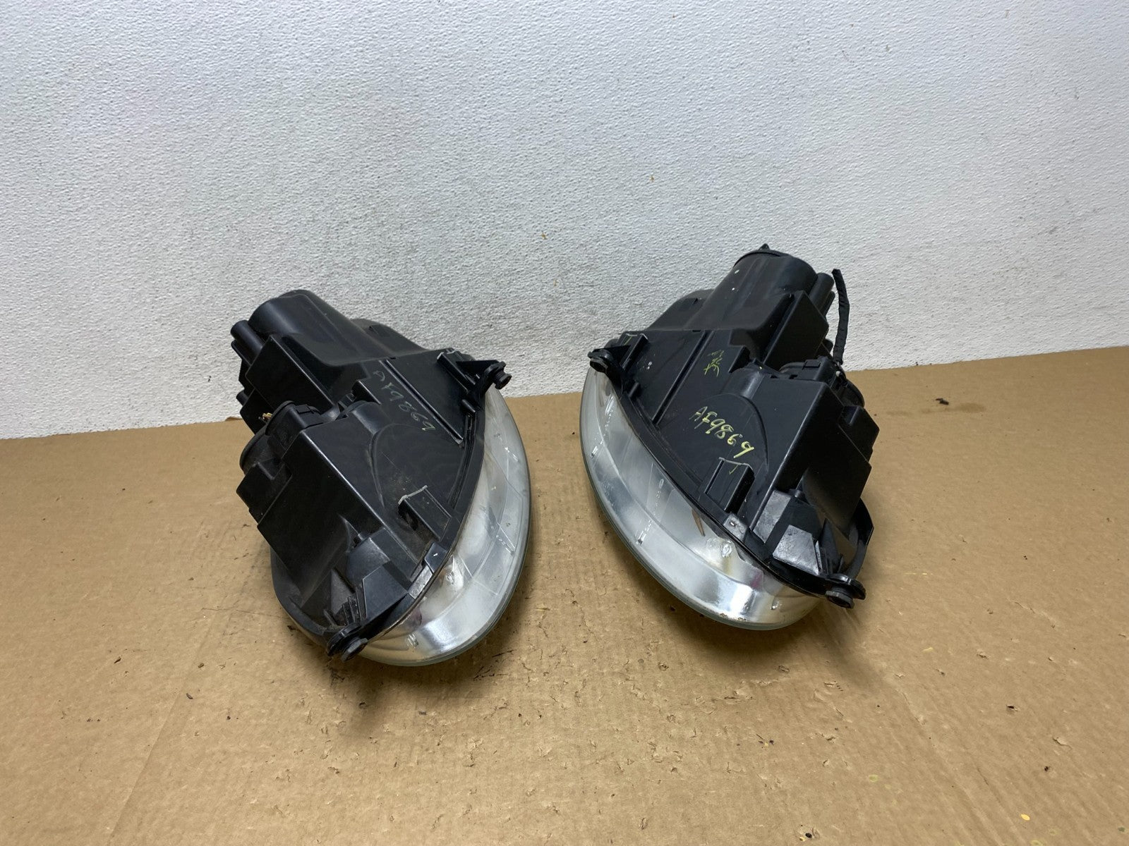 2005 to 2010 Volkswagen Jetta Left+Right Side Headlights Halogen AF9869 DW10