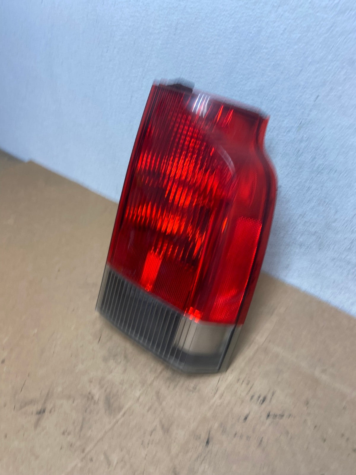 2001 - 2004 Volvo XC70 V70 Right Passenger Side LH Tail Light AD5180 LK1