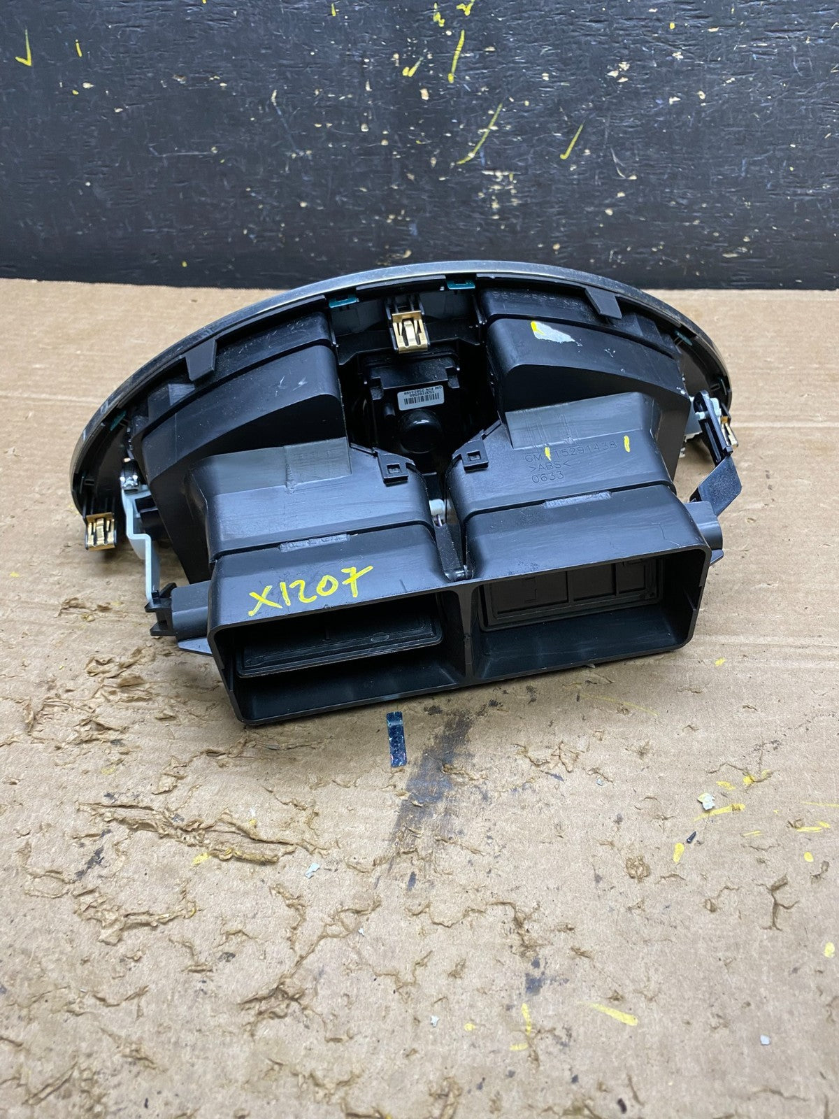 2008 to 2017 Buick Enclave Dash Center Clock Bezel Air Vent Trim Oem X1207 DG3