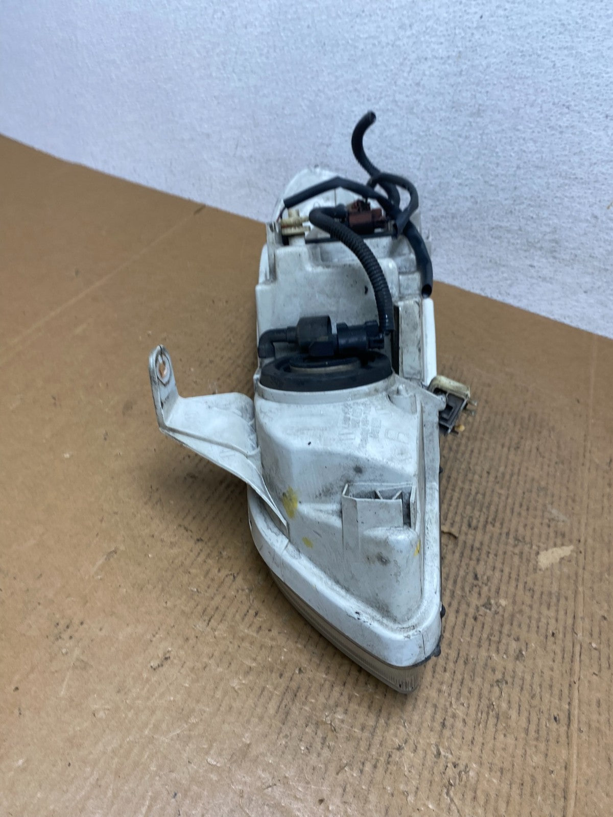 2000 to 2001 Infiniti I30 Right Passenger RH Side Headlight Halogen AE1422 DG7