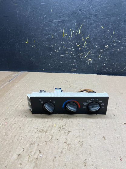 2001 - 2007 GMC Chevrolet Express 1500 Climate Control A/C AB5373 DG0
